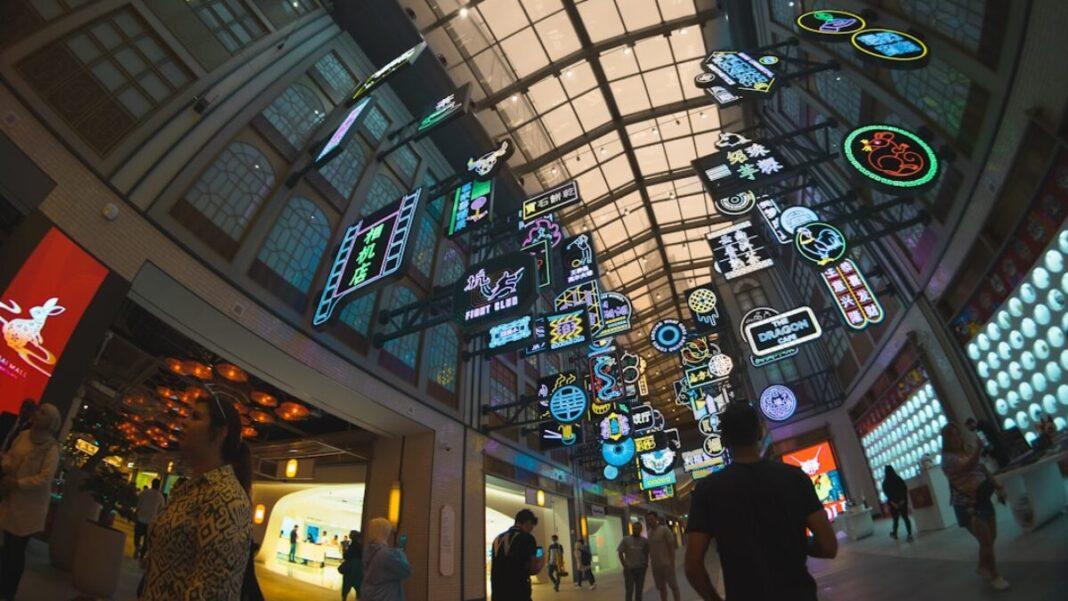 The Future of Art: Navigating Virtual Galleries in 2025