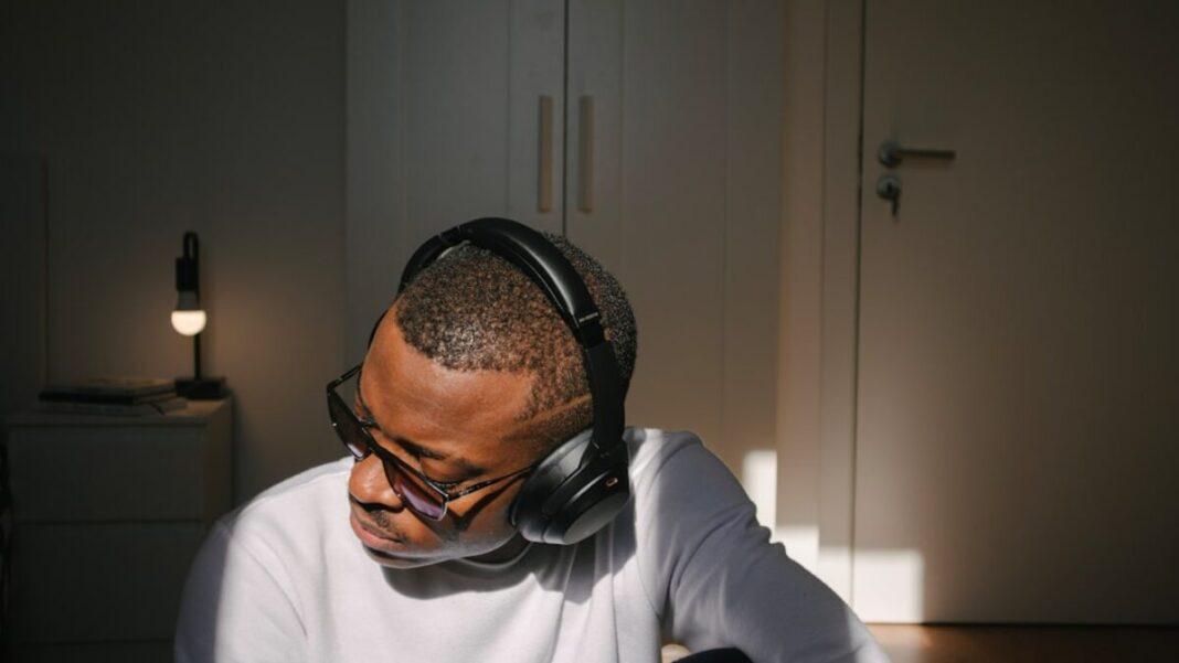 Best Noise-Canceling Headphones for Colorado Flights: Top Picks for Mile-High Travel Silence